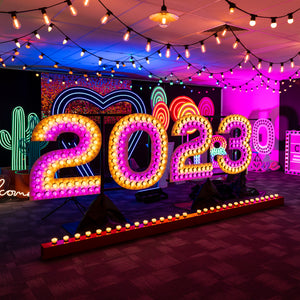 GIANT 2023 Sign Double Bulbed