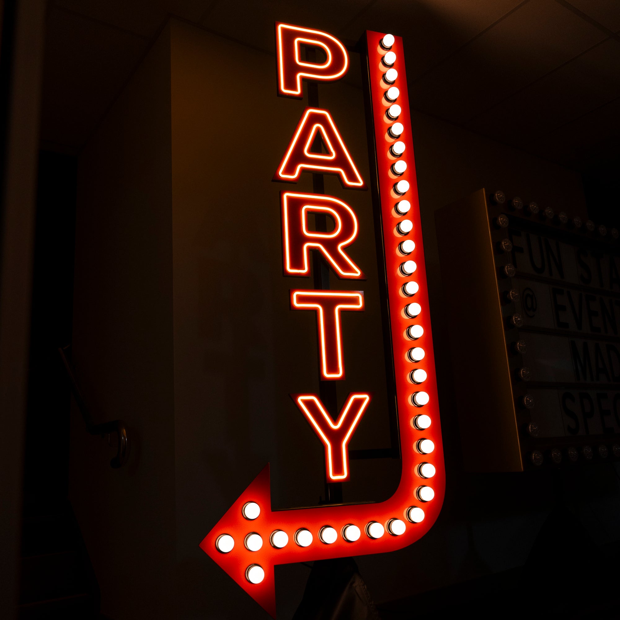 GIANT PARTY Sign w Left-Hand Arrow Neon/Bulb